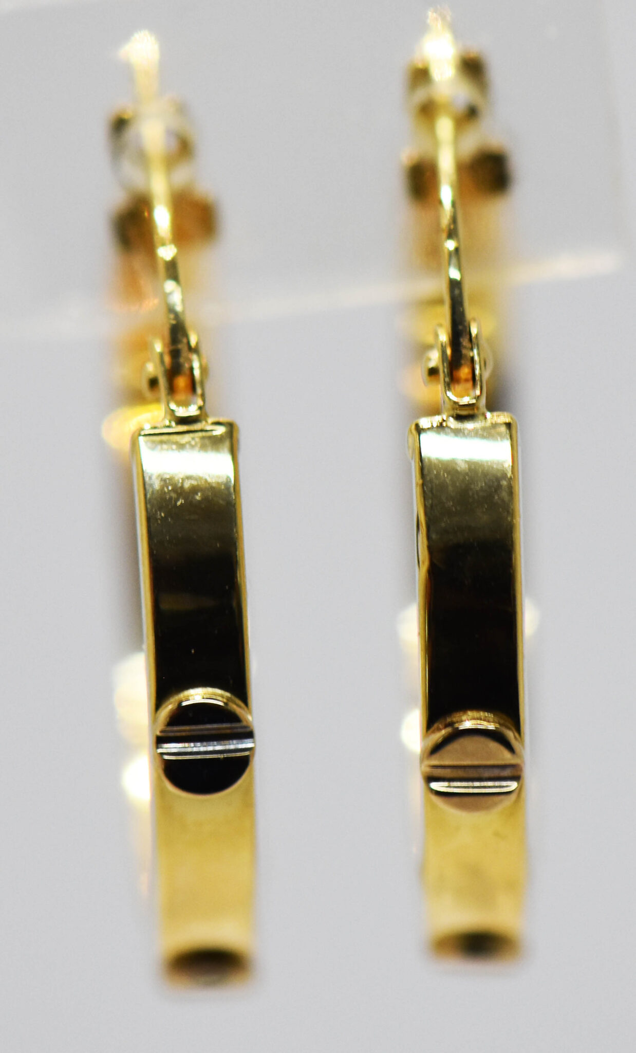 Par de aros argollas modernas oro 18k combinados mod.cartier