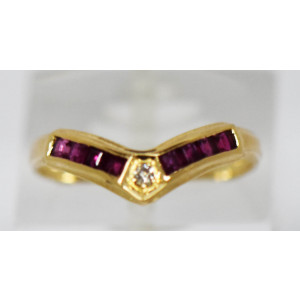 Anillo moderno oro 14 kilates rubies zafiro blanco