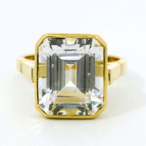 Anillo Solitario Moderno Oro 18k Gran Zafiro Talla Esmeralda